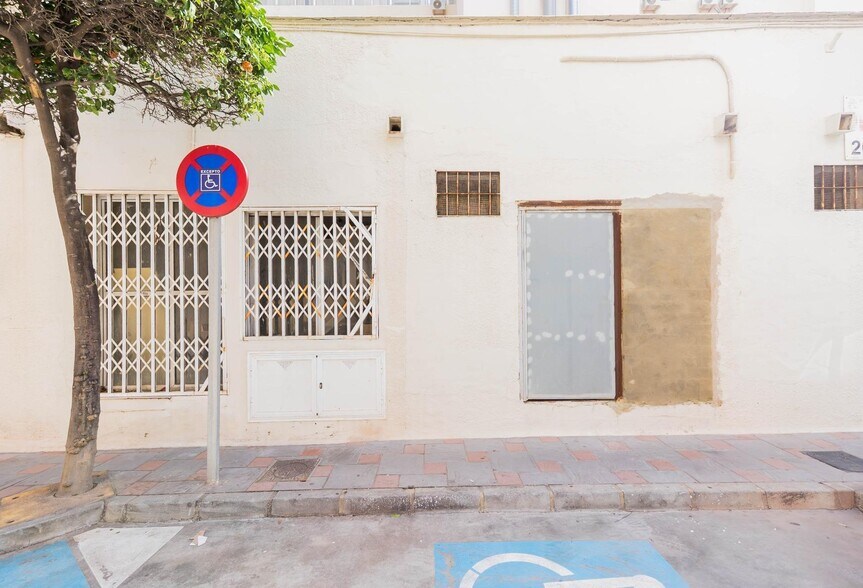 Local en Fuengirola, Málaga en venta - Foto del edificio - Imagen 3 de 28