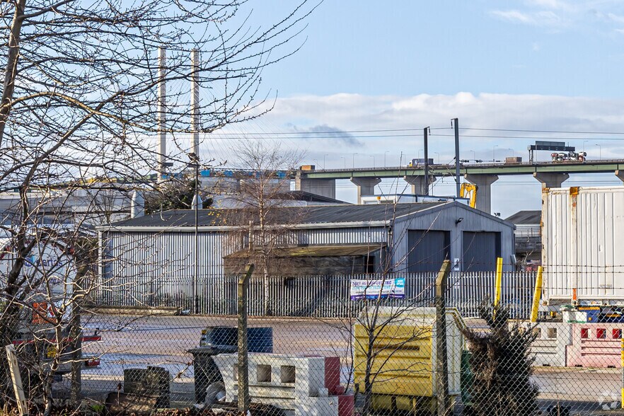 Oliver Clos, Grays en alquiler - Foto del edificio - Imagen 3 de 3