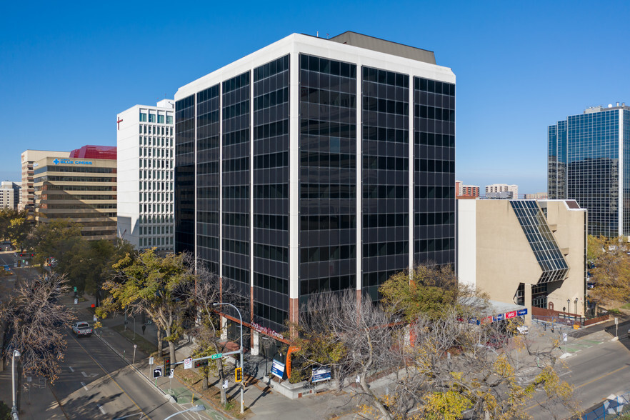 10010 106th St NW, Edmonton, AB en alquiler - Foto del edificio - Imagen 1 de 8