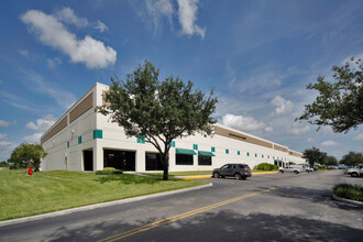 7800-7890 NW 80th St, Miami, FL en alquiler Foto del edificio- Imagen 1 de 3