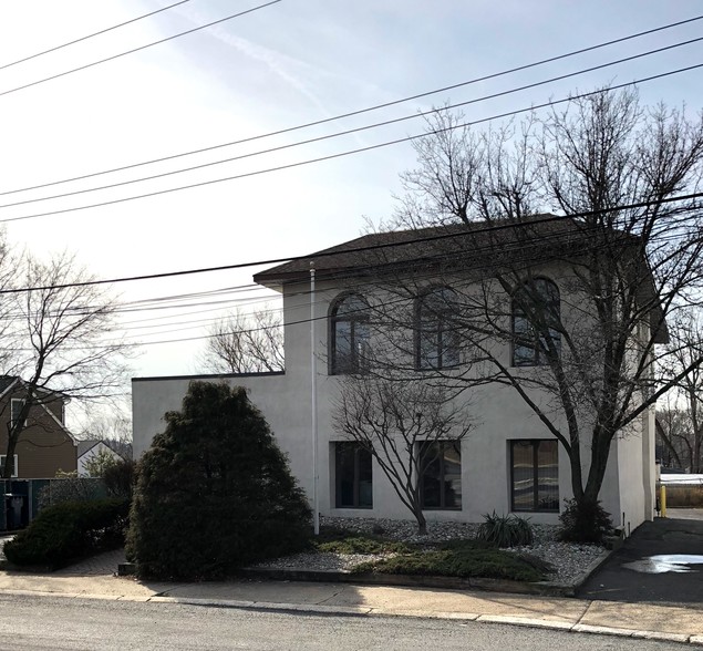 1026 Old Corlies Ave, Neptune, NJ en venta - Foto principal - Imagen 1 de 2