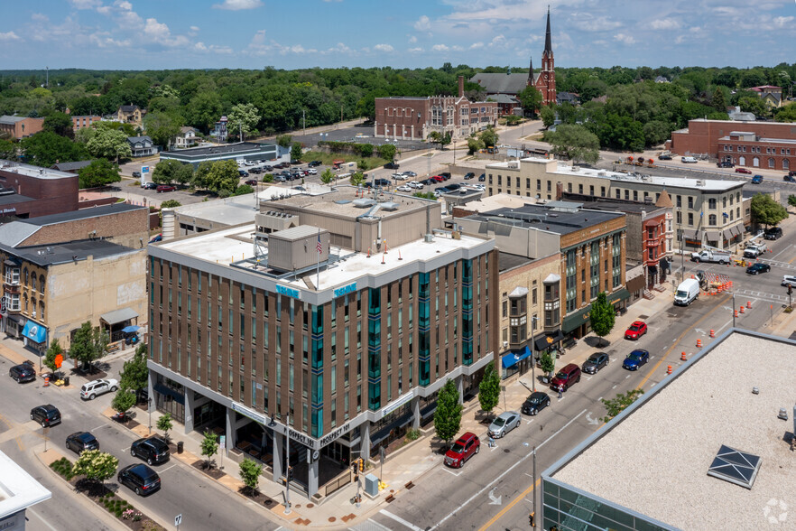 100-101 E Milwaukee St, Janesville, WI en alquiler - Foto del edificio - Imagen 2 de 33