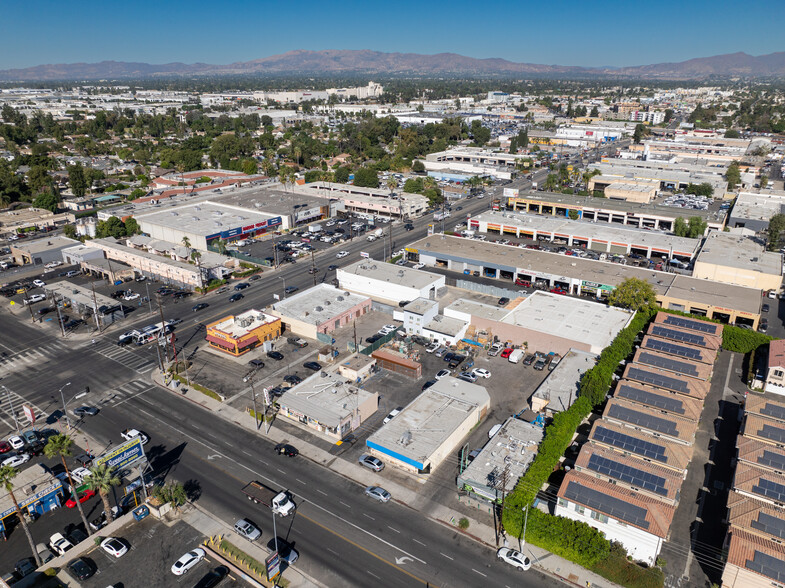 7610 Sepulveda Blvd & 15243 Saticoy St., Van Nuys, CA en alquiler - Foto del edificio - Imagen 3 de 22