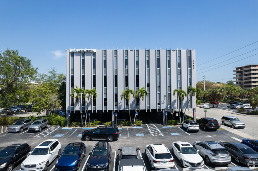 5901 SW 74th St, Miami, FL en alquiler - Foto del edificio - Imagen 2 de 12