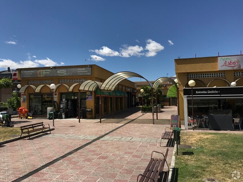 Local en Soto del Real, Madrid en venta - Foto del edificio - Imagen 2 de 5