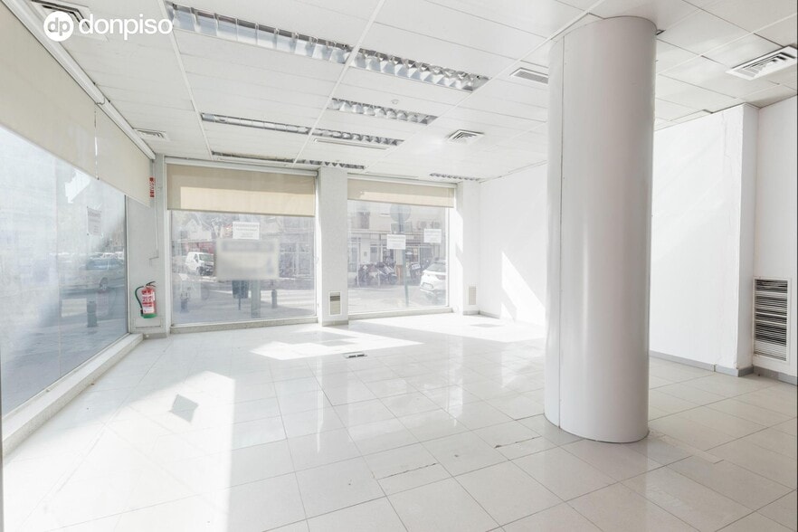 Local en Granada en venta - Foto del interior - Imagen 2 de 25