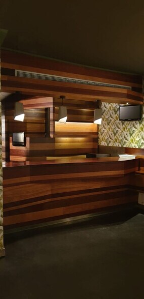 Local en Santiago de Compostela, La Coruna en venta - Vestíbulo - Imagen 2 de 26