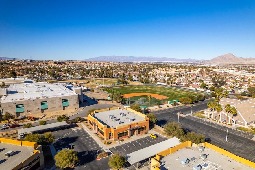 1534 W Warm Springs Rd, Henderson, NV en venta - Vista aérea - Imagen 1 de 19