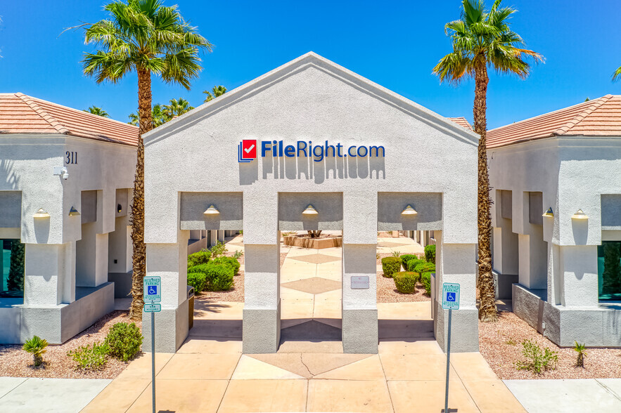 311 N Pecos Rd, Henderson, NV en alquiler - Foto del edificio - Imagen 3 de 17