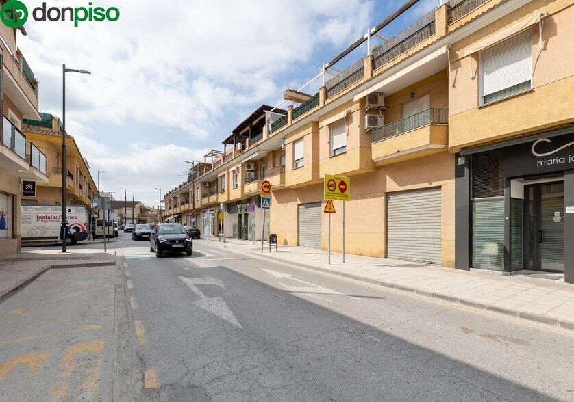 Avenida Agustina de Aragón, 5, Churriana de la Vega, Granada en venta - Foto del edificio - Imagen 2 de 16
