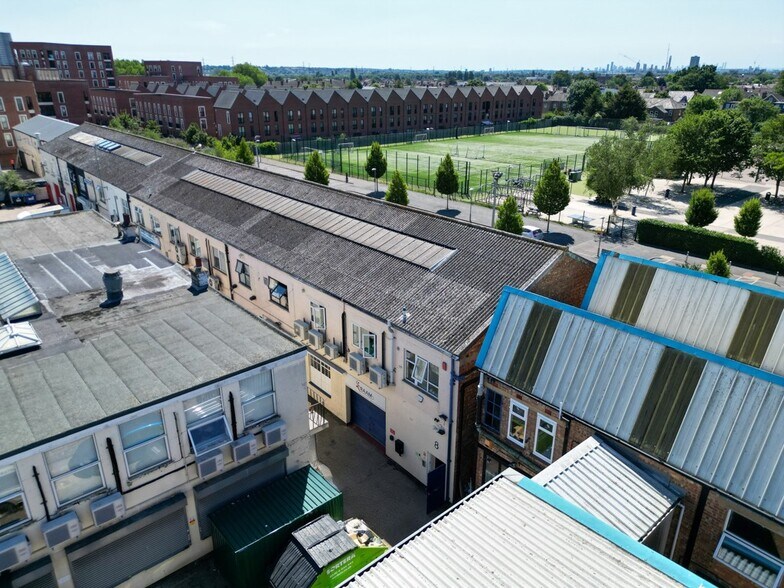 Queensway, Enfield en venta - Foto del edificio - Imagen 2 de 3