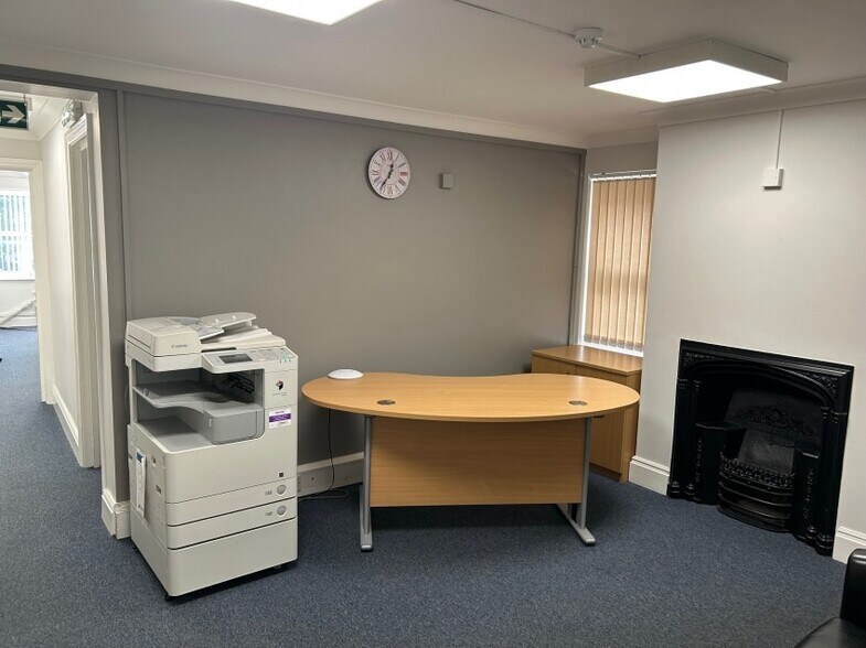 58 Guildford St, Chertsey en alquiler - Foto del interior - Imagen 3 de 8