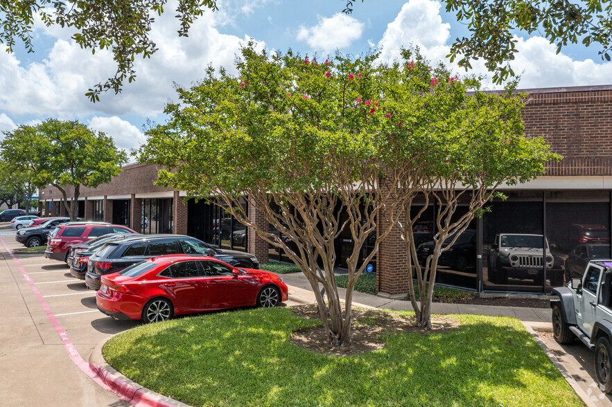 1850 Crown Dr, Dallas, TX en alquiler - Foto del edificio - Imagen 2 de 16