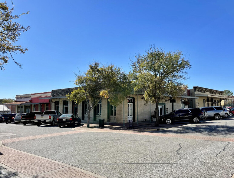 Block of South Baylor Commerce and S. St. Charles St, Brenham, TX en venta - Foto del edificio - Imagen 2 de 8