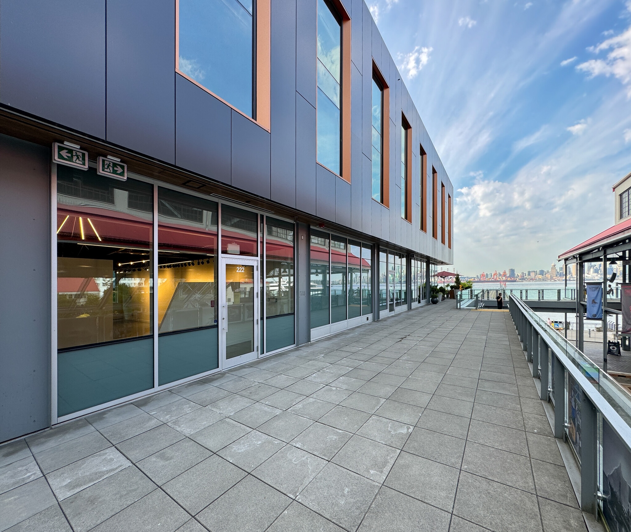 125 Victory Ship Way, North Vancouver, BC en alquiler Otros- Imagen 1 de 5