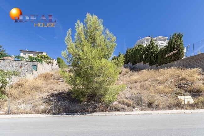 Más detalles de Calle Cueva del Olo, 143, La Zubia - Terreno en venta