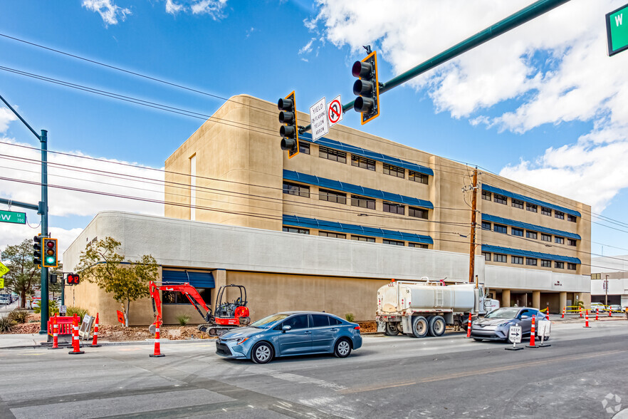 700 Shadow Ln, Las Vegas, NV en alquiler - Foto del edificio - Imagen 1 de 14