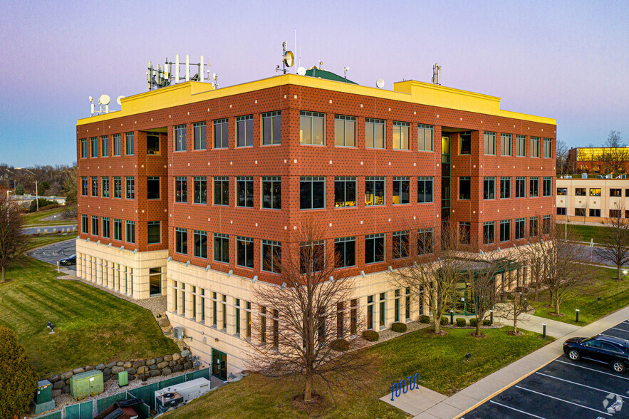 2810 Crossroads Dr, Madison, WI en alquiler - Foto del edificio - Imagen 1 de 5