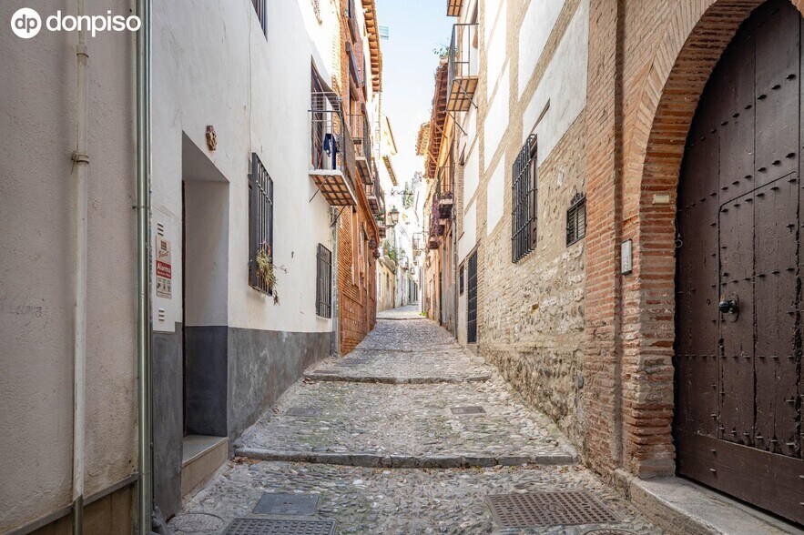 Calle Gumiel de San Pedro, 4, Granada, Granada en venta - Foto del edificio - Imagen 3 de 50