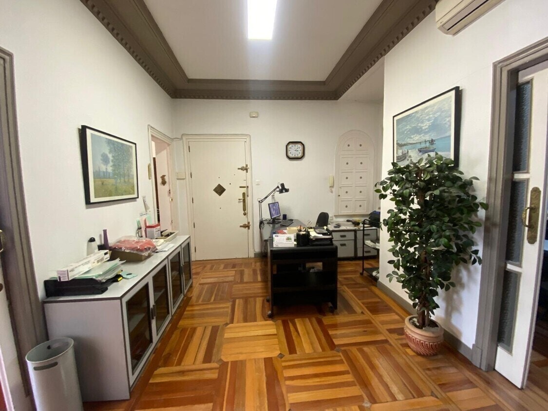 Madrid, MAD 28008 - Unidad 1 - - Foto del interior - Image 2 of 13