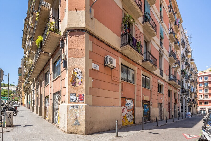 Edificio residencial en Barcelona, Barcelona en venta - Foto del edificio - Imagen 2 de 2