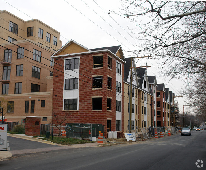 431 Park Ave, Falls Church, VA en venta - Foto del edificio - Imagen 3 de 18