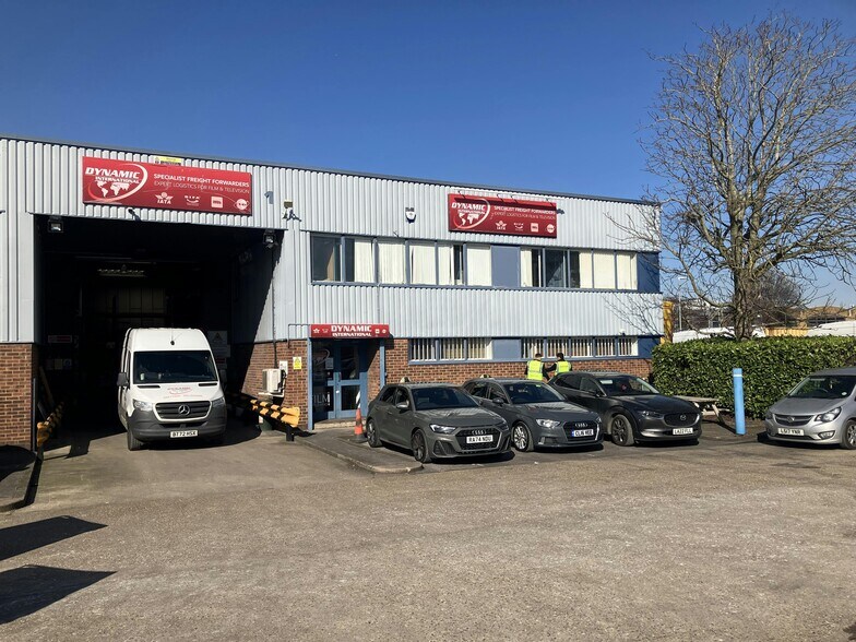 Blackthorne Rd, Slough en alquiler - Foto del edificio - Imagen 3 de 4