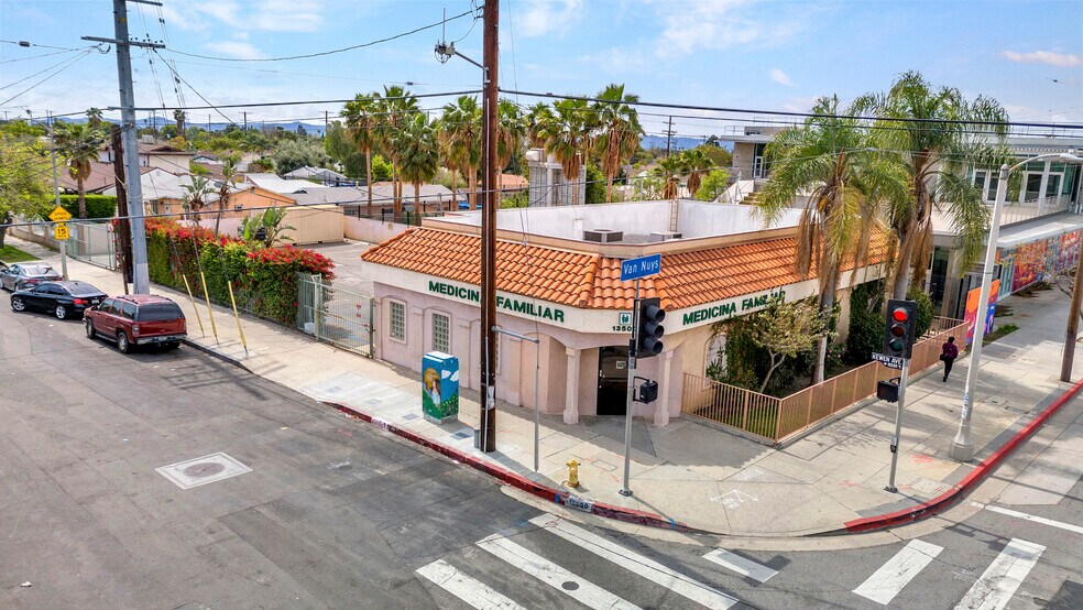 13500 Van Nuys Blvd, Pacoima, CA en venta - Foto del edificio - Imagen 1 de 1