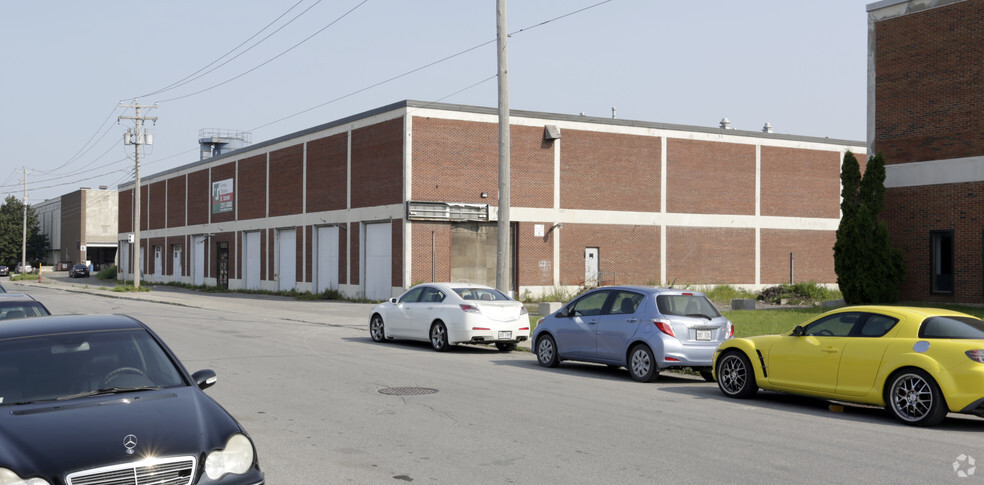 10800 Boul Parkway, Montréal, QC en alquiler - Foto del edificio - Imagen 3 de 6