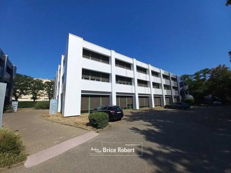 Oficina en Bron en alquiler - Foto del edificio - Imagen 1 de 8