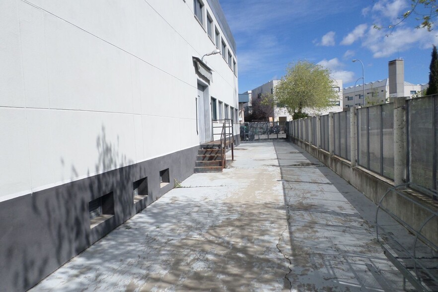 Nave en Villaviciosa de Odón, Madrid en venta - Foto del edificio - Imagen 3 de 8