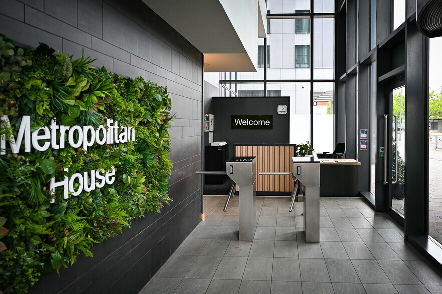 321 Avebury Blvd, Milton Keynes en alquiler - Foto del edificio - Imagen 1 de 12