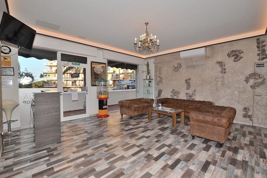 Local en Benalmádena, Málaga en venta - Foto del edificio - Imagen 1 de 20