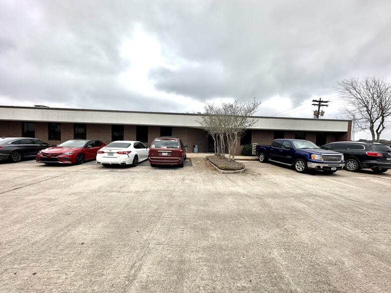 1216 N Velasco St, Angleton, TX en alquiler - Foto del edificio - Imagen 2 de 5