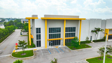 2301 NW 107th Ave, Doral, FL en alquiler Foto del edificio- Imagen 2 de 20