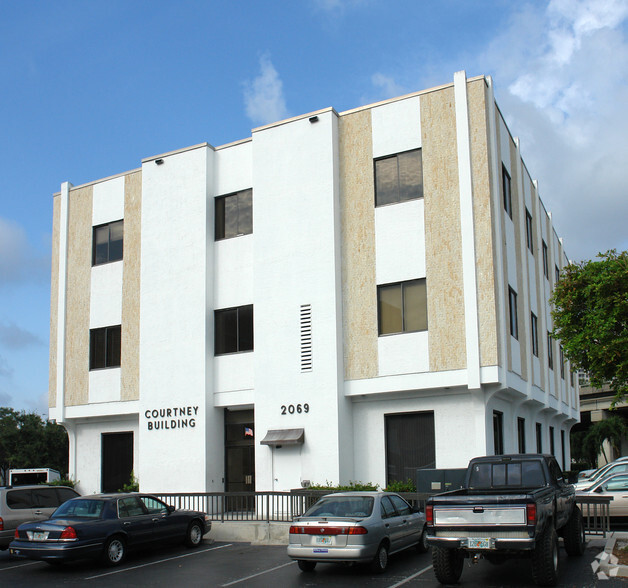 2069 1st St, Fort Myers, FL en alquiler - Foto del edificio - Imagen 2 de 9