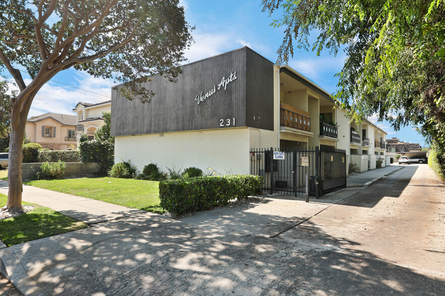 231 N Alhambra Ave, Monterey Park, CA en venta - Foto del edificio - Imagen 1 de 25