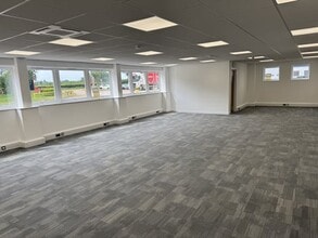 Charlwood Rd, Lowfield Heath en alquiler Foto del interior- Imagen 1 de 1