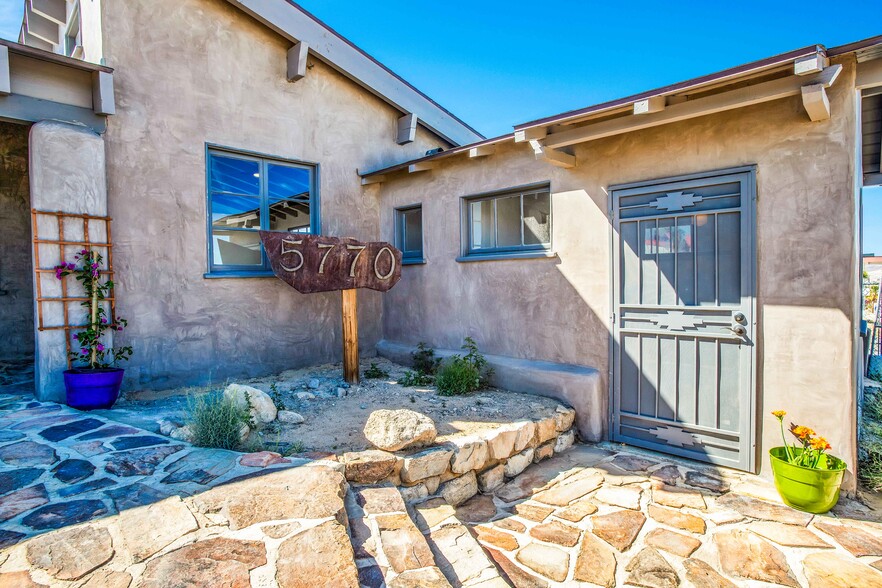 5770 Adobe Rd, Twentynine Palms, CA en venta - Foto del edificio - Imagen 3 de 28