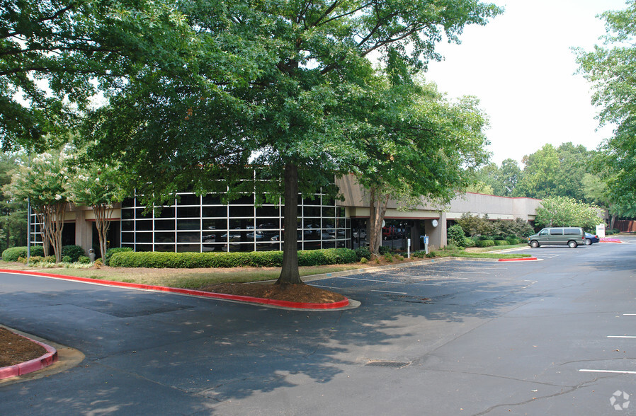 7840 Roswell Rd, Sandy Springs, GA en venta - Foto del edificio - Imagen 2 de 39