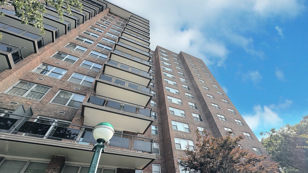 10721 Queens Blvd, Forest Hills, NY en venta - Foto del edificio - Imagen 3 de 16