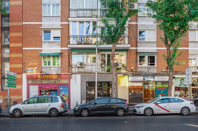 Más detalles de Avenida Nuestra Señora Fátima, 95, Madrid - Edificio residencial​ en venta