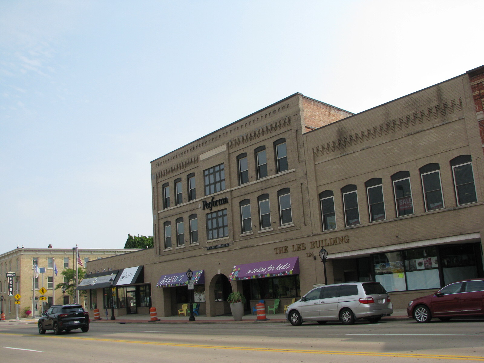 124 N Broadway, De Pere, WI en alquiler Foto del edificio- Imagen 1 de 18