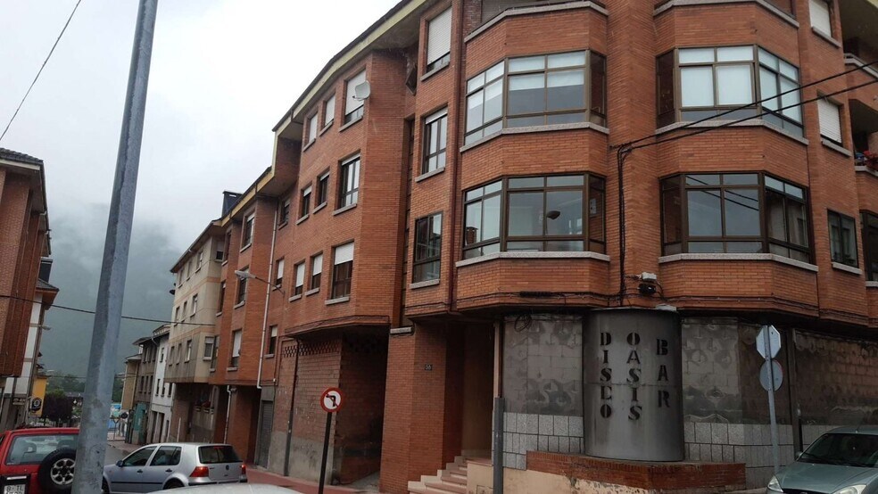 Calle de García Buelta, 40, Villablino, León en venta - Foto del edificio - Imagen 2 de 10