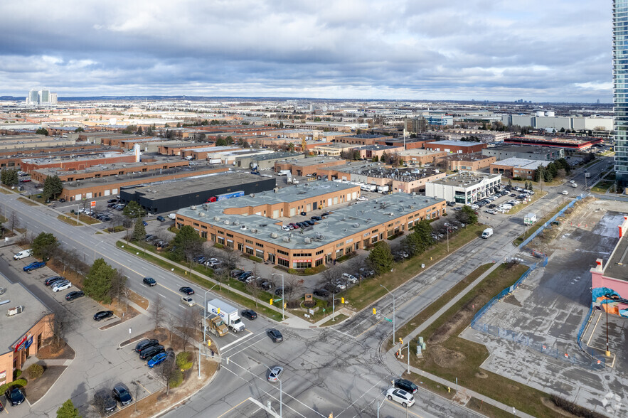 207 Edgeley Blvd, Vaughan, ON en alquiler - Vista aérea - Imagen 3 de 4