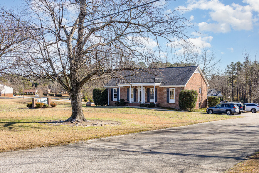 2228 N Main St, Fuquay Varina, NC en venta - Foto del edificio - Imagen 3 de 27