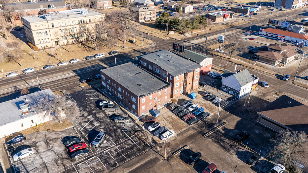 1261 1st Ave SE, Cedar Rapids, IA en venta - Foto del edificio - Imagen 2 de 5