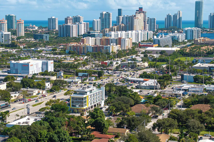 18501 NE 25th Ct, North Miami Beach, FL en alquiler - Foto del edificio - Imagen 1 de 11