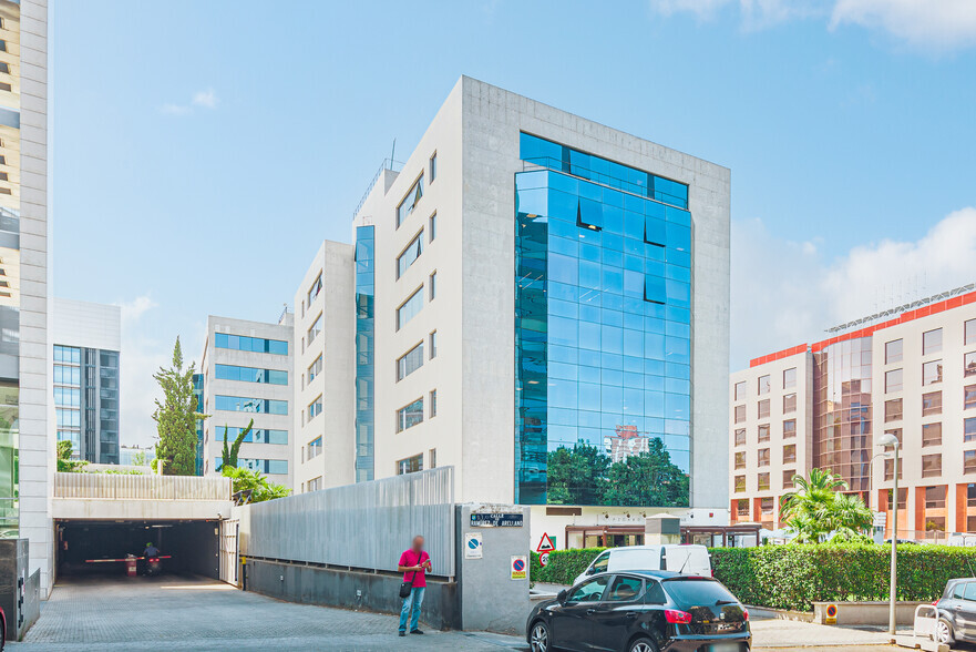 Calle Torrelaguna, 64, Madrid, Madrid en alquiler - Foto del edificio - Imagen 3 de 4