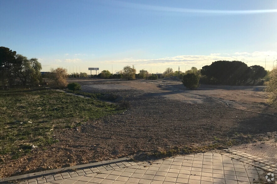 Calle de la Pirotécnia, 76, Madrid, Madrid en venta - Foto del edificio - Imagen 2 de 4